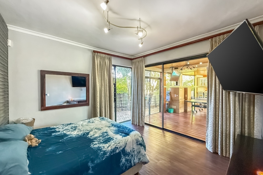 5 Bedroom Property for Sale in Plattekloof Western Cape